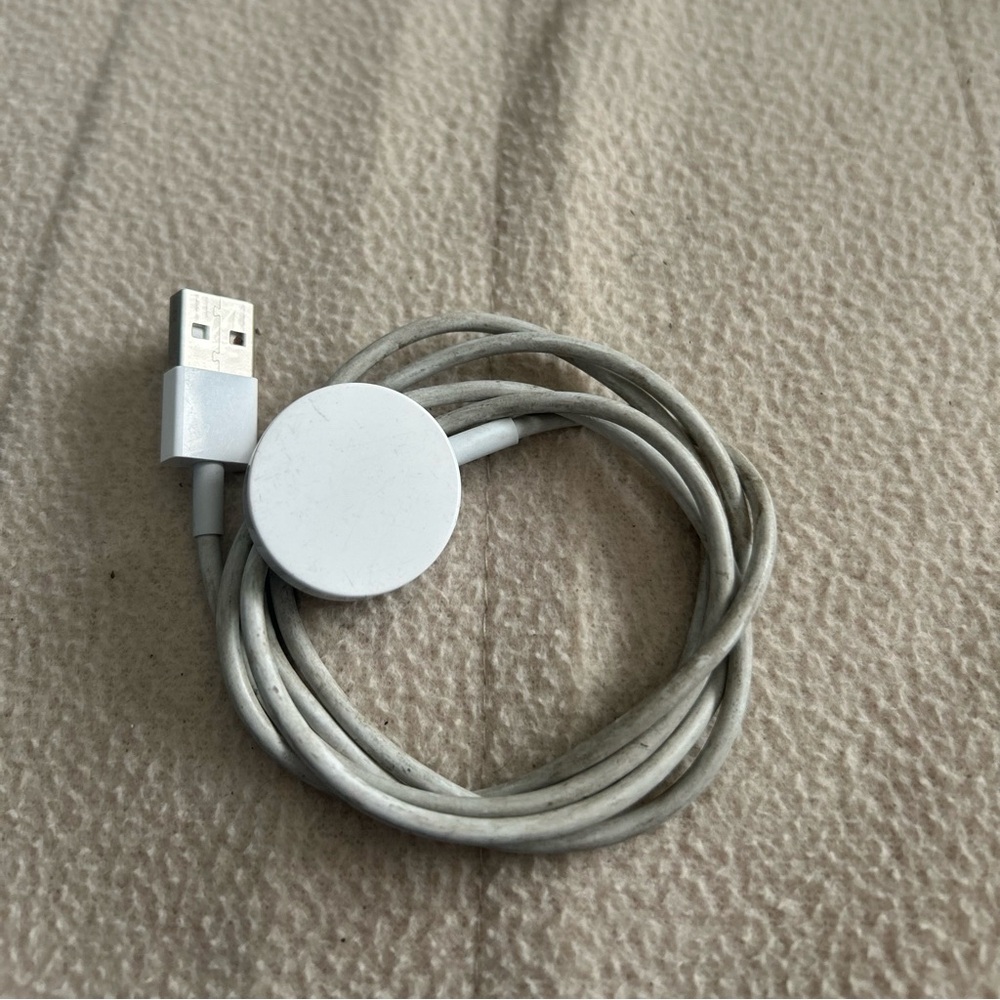 EUC Apple magnetic watch charger